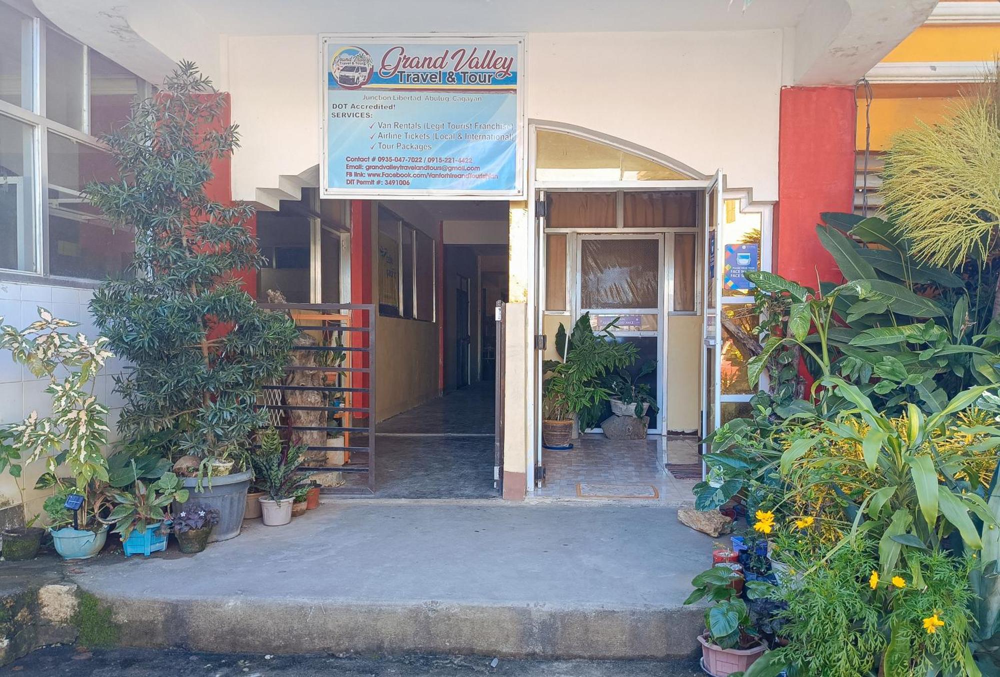 Reddoorz @ Grand Valley Hotel Junction Luna Cagayan Tagaytay City Exterior foto