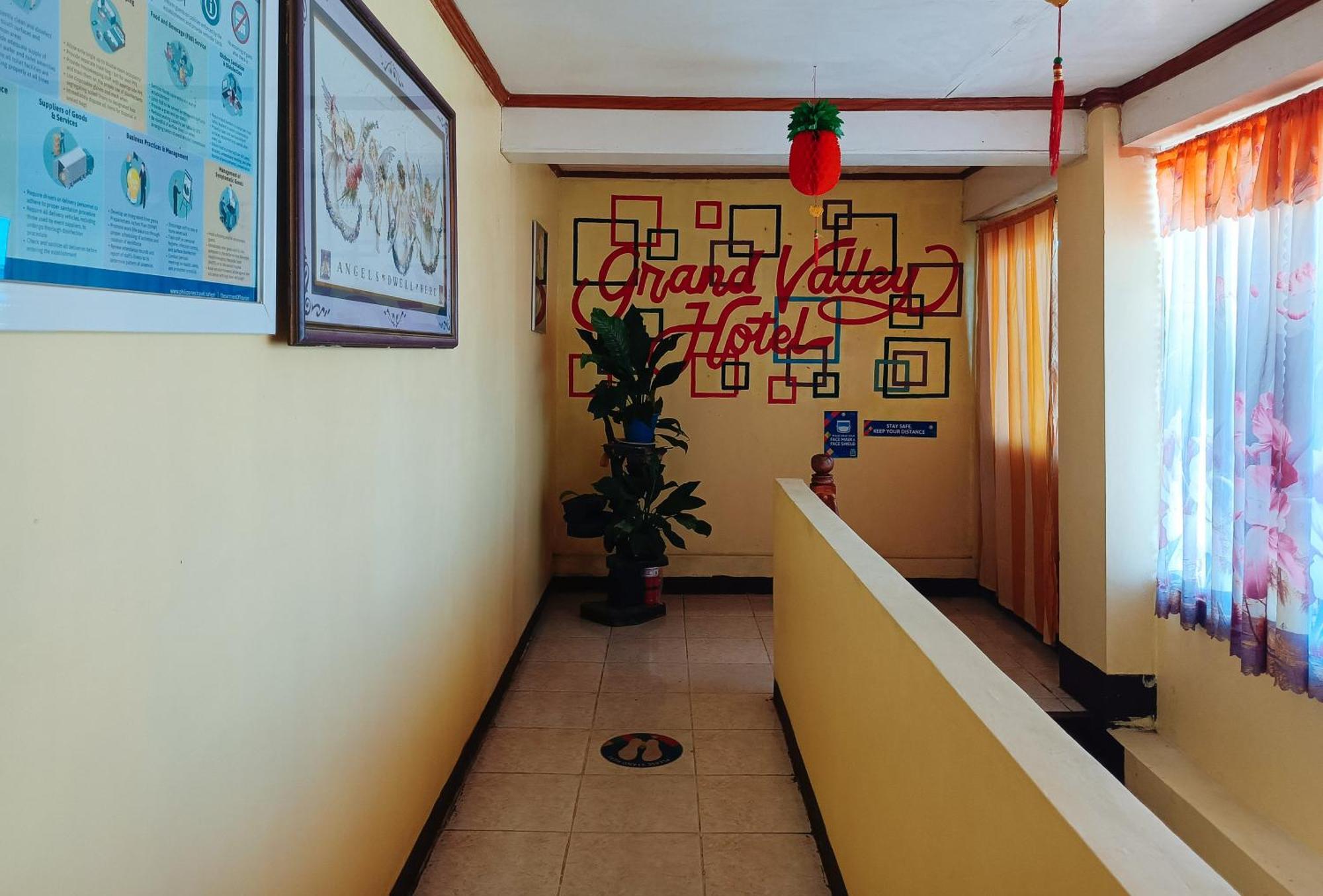 Reddoorz @ Grand Valley Hotel Junction Luna Cagayan Tagaytay City Exterior foto